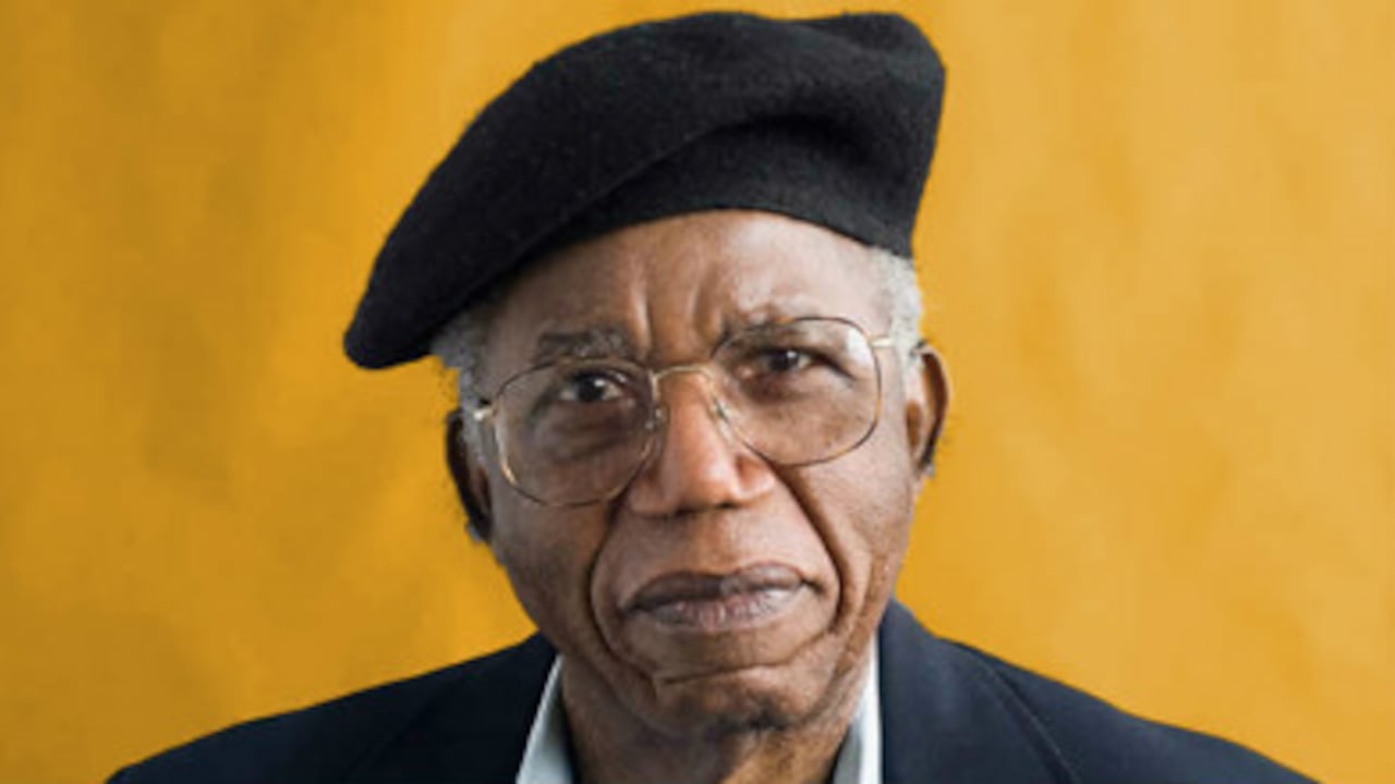 Chinua Achebe murió en Boston a los 82 años