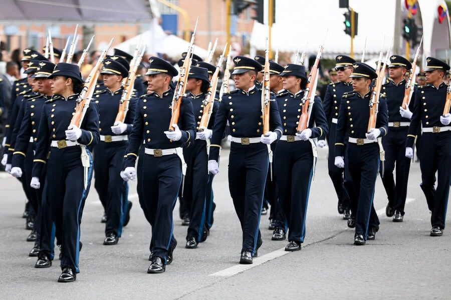 El desfile militar y policial del 20 de julio se realizó por primera vez en la localidad de Ciudad Bolívar, en Bogotá, con la participación de tropas de las diferentes fuerzas del país.