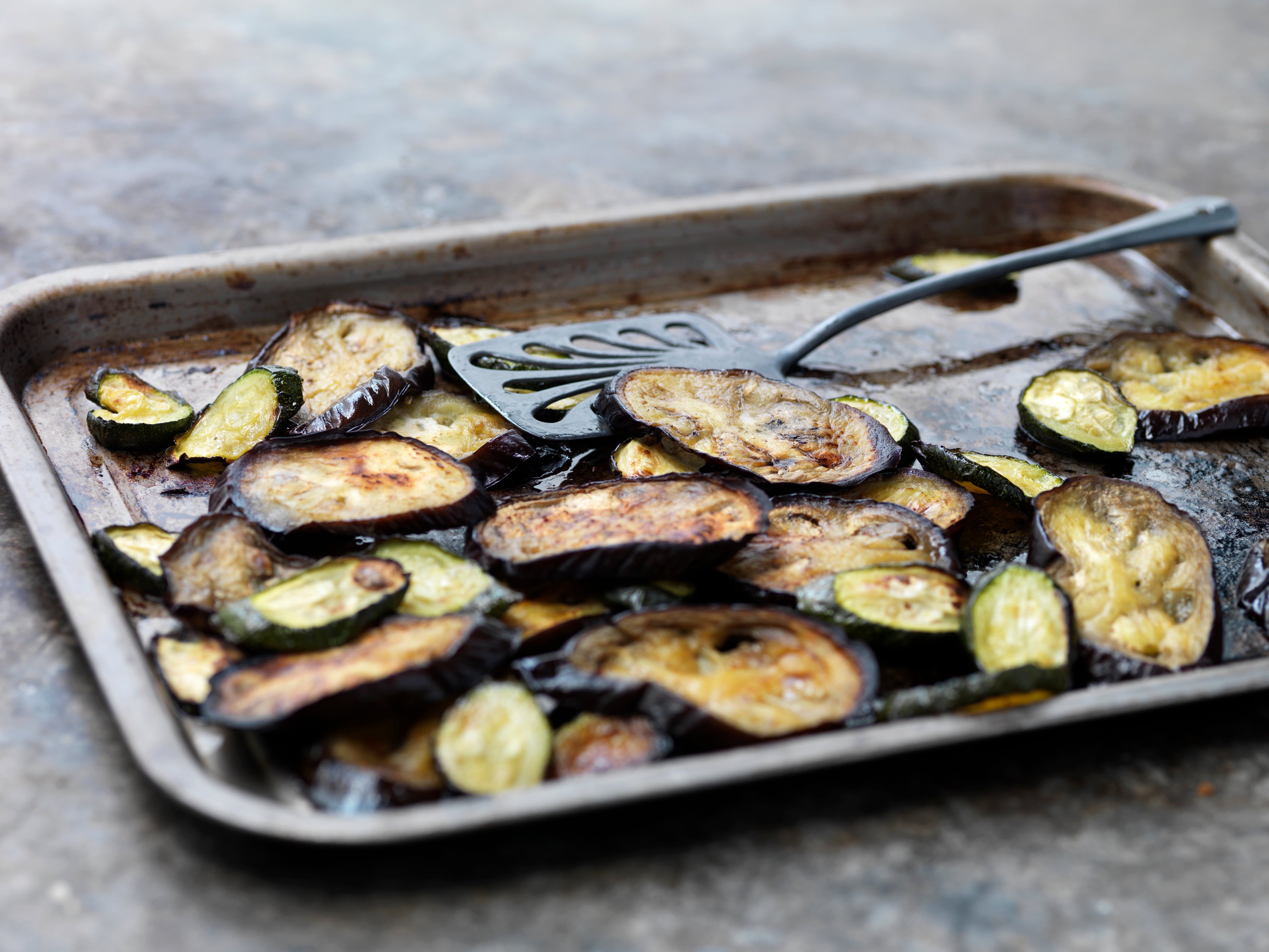 La berenjena es una verdura que está compuesta de agua.