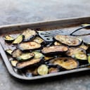 La berenjena es una verdura que está compuesta de agua.