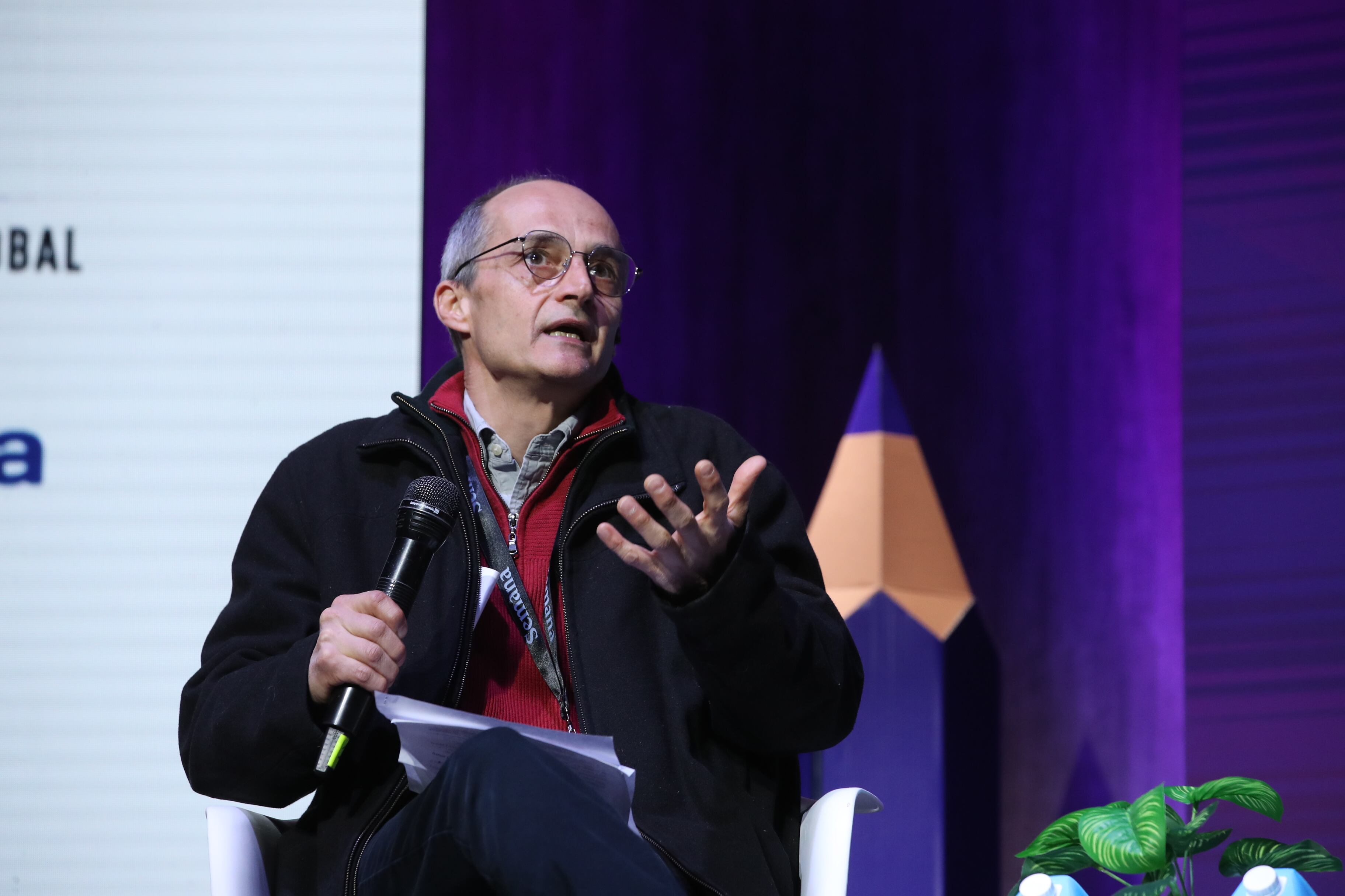 Foto Semana. Cumbre Líderes por la Educación (CLE) 24 y 25 de septiembre de 2025


Panel La IA: poder de Transformación en el aula

José Rafael Espinosa
CEO y cofundador de Mentu, creador de Shaia, IA para maestros
Vicky Ricaurte
CEO y cofundadora de Arukay
Ivaldo Torres Chávez
Rector de la Universidad de Pamplona (Unipamplona)
Rafael Eduardo Benjumea Hoyos
Gerente de evaluación y analítica de iM-PROVE


Modera: Pablo Arbeláez
Director del Centro de Investigación y Formación en IA (CinfonIA), de la Universidad de los Andes
