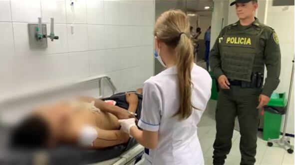 El joven fue impactado en el hombro derecho.