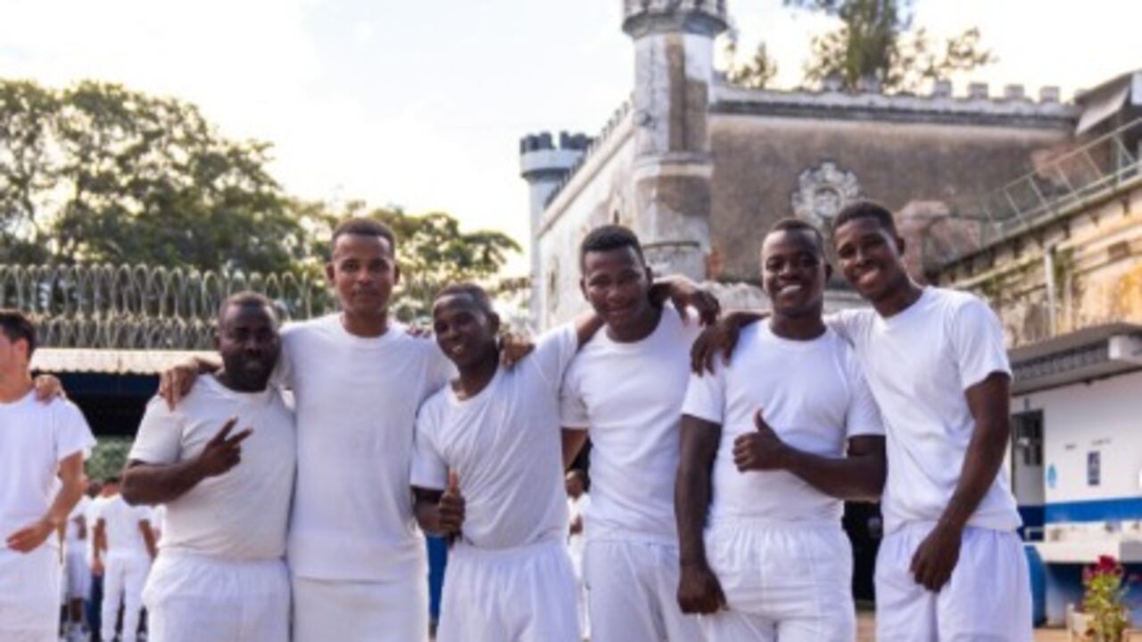 La organización compartió una serie de fotografías que muestran el rostro humano de quienes actualmente enfrentan procesos o cumplen condenas en ese país.