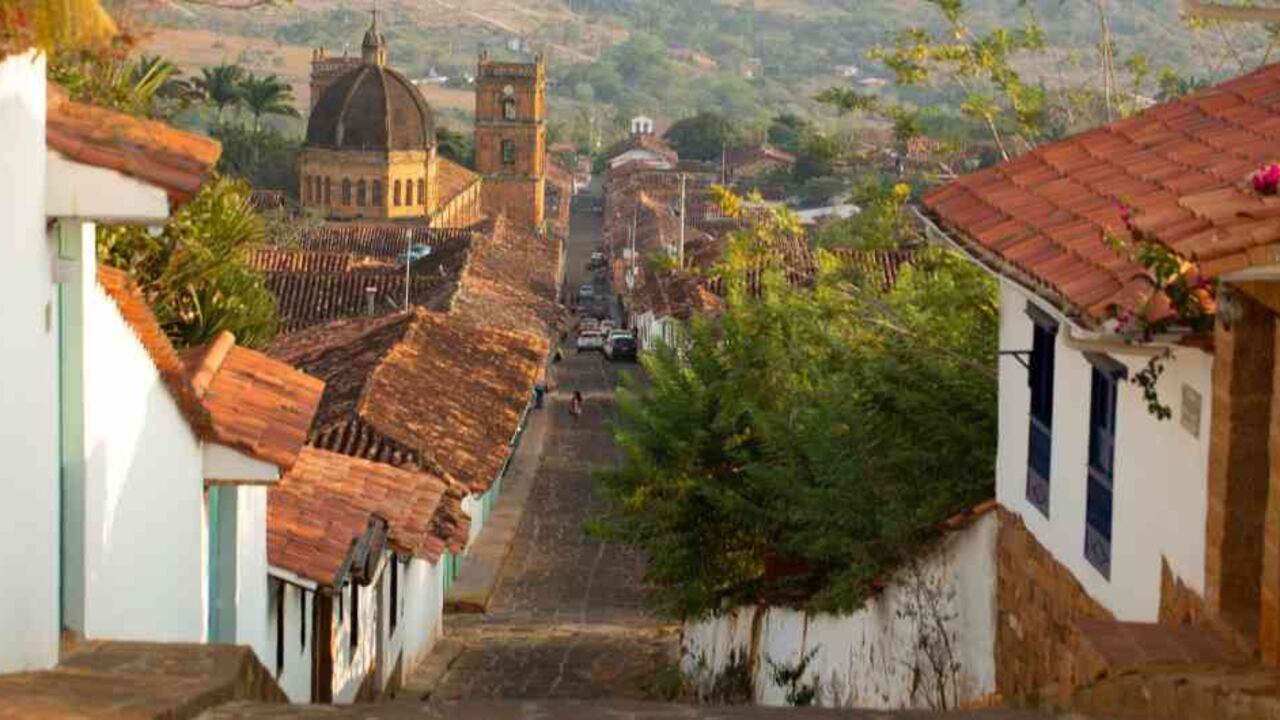 Esta alianza, que se iniciará con nueve destinos, Bogotá, Barranquilla, Bucaramanga, Cali, Medellín, Pereira, San Andrés, Santa Marta y Cartagena, contará con ofertas de hasta el 60% en hoteles, restaurantes, joyerías y pasajes aéreos.