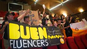 Estudiantes de colegios públicos de Barranquilla participan en talleres del programa ‘Buenfluencers’, desarrollando habilidades digitales y promoviendo la convivencia escolar.