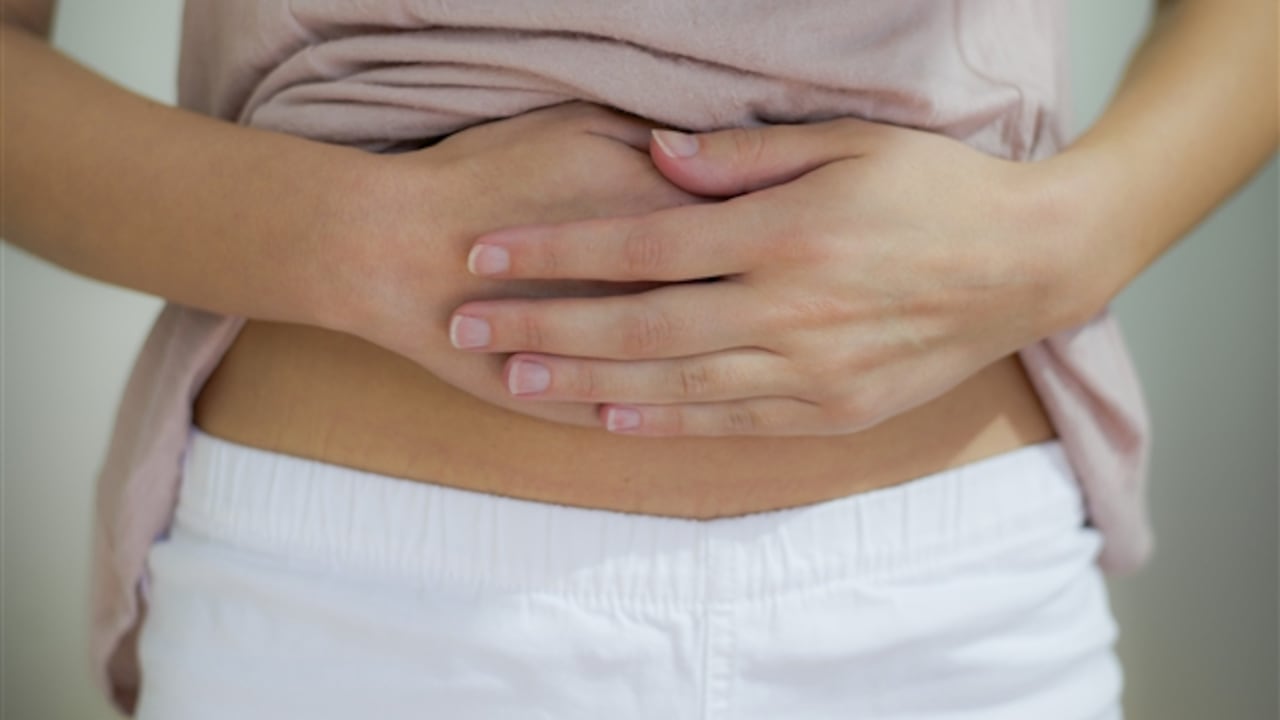 Estar expuesta a situaciones estresantes causa enfermedades del sistema digestivo como colon irritable, gastritis y úlcera; así como aquellas relacionadas con el aparato reproductor, llegando incluso hasta la interrupción repentina del periodo menstrual. Foto: Pantherstock