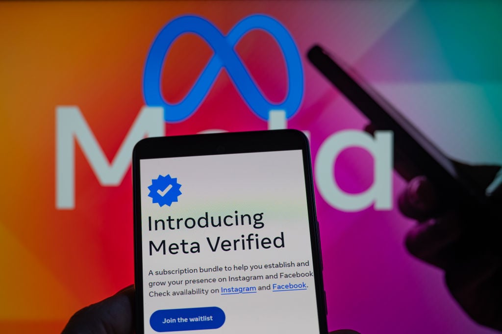 Consiga la insignia de verificación en Facebook e Instagram gracias a Meta Verified.