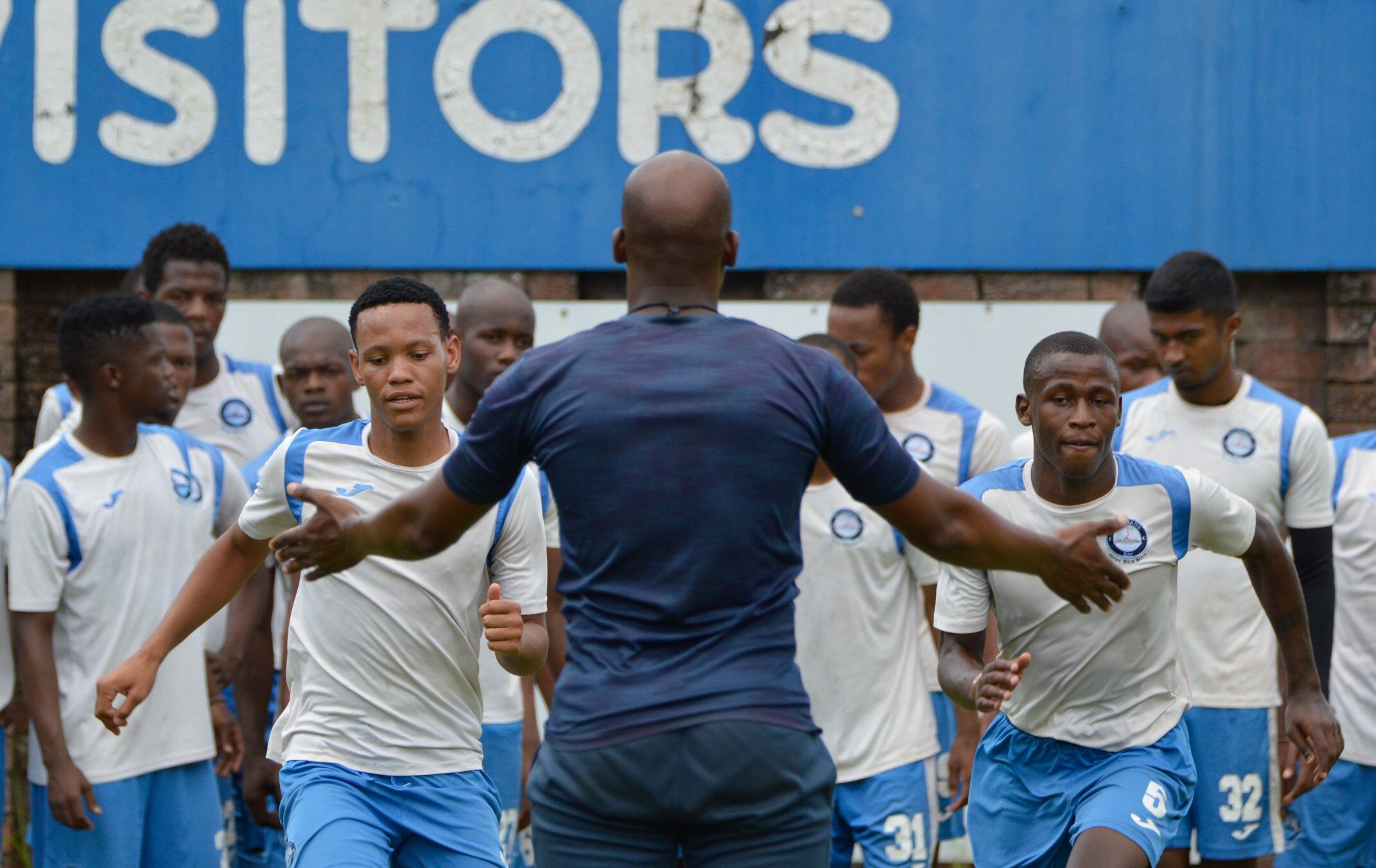 Siphamandla Mtolo, centrocampista del Richards Bay FC de la primera división sudafricana, falleció en medio de un entrenamiento.