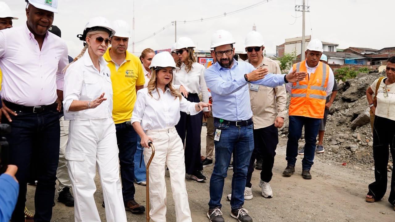La ministra Elsa Noguera inspeccionó el avance de las dos concesiones que cubren la malla vial del Valle del Cauca.