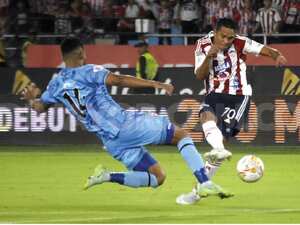 Carlos Bacca en el partido entre Junior y Unión Magdalena