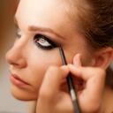 Explore los detalles fundamentales para conseguir un maquillaje de ojos ahumados perfecto que resalte su mirada con elegancia.