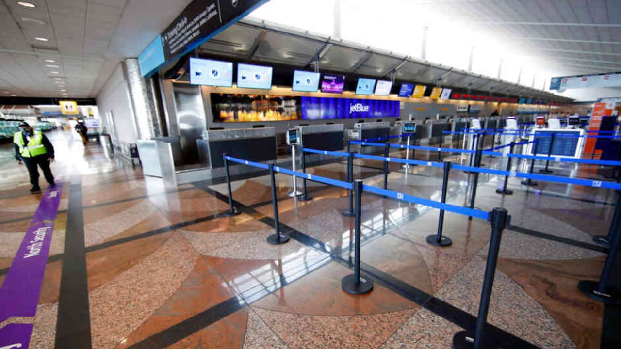 United Airlines podría despedir hasta 36.000 personas por la crisis económica