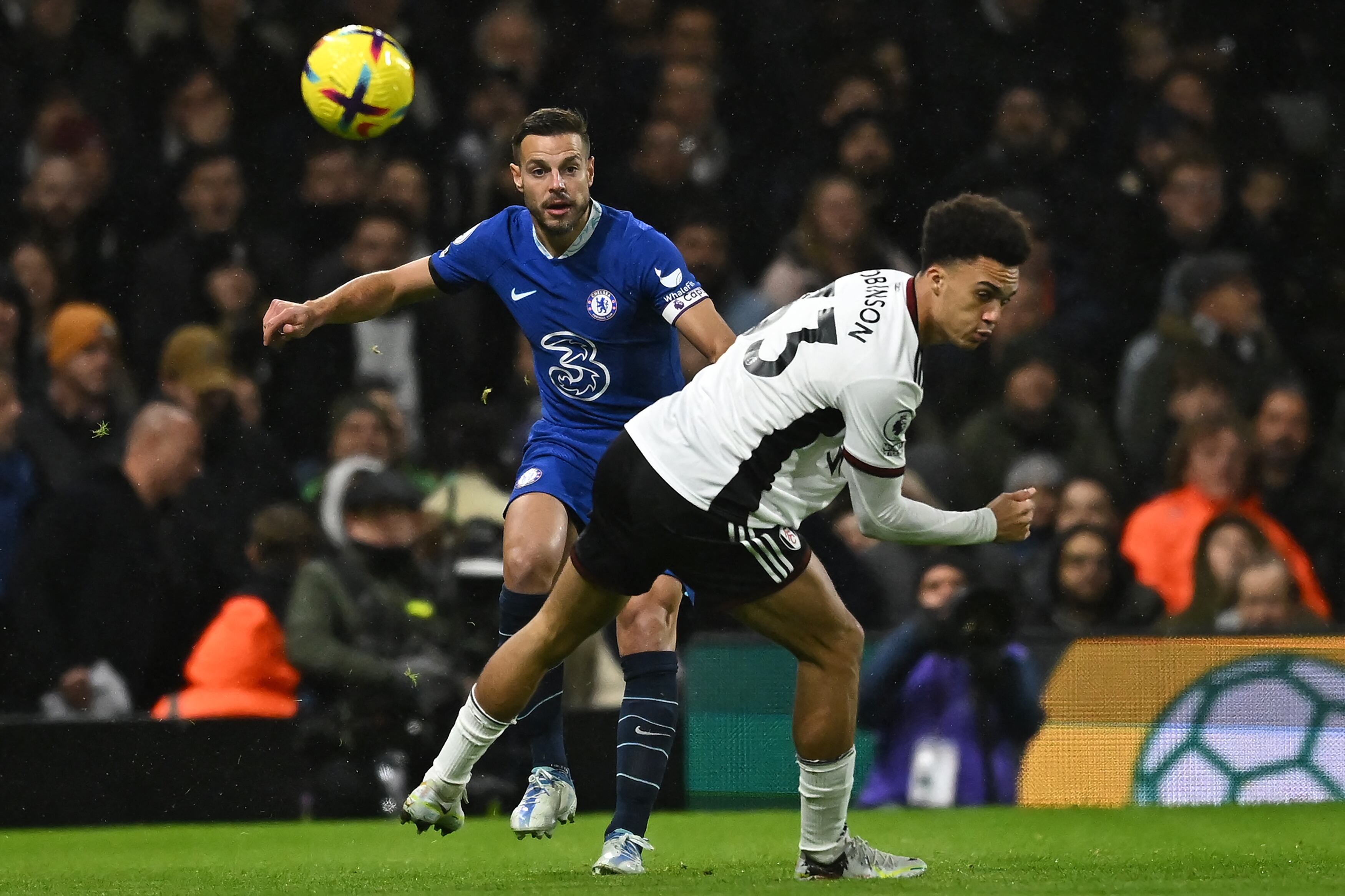 Cesar Azpilicueta, capitán del Chelsea que sufre por el mal presente en Premier League.
