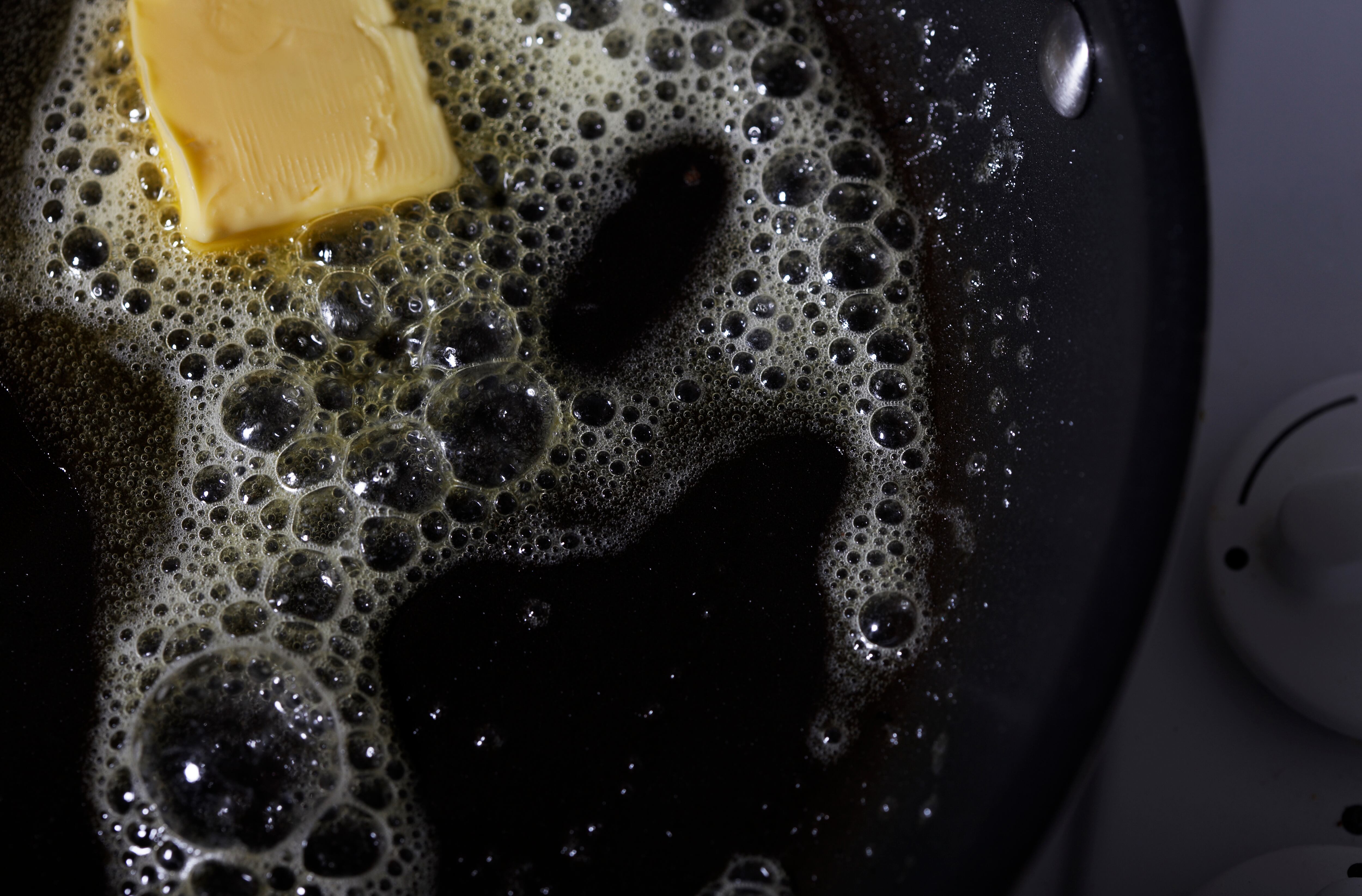 Limpiar la sartén puede ser todo un desafío.