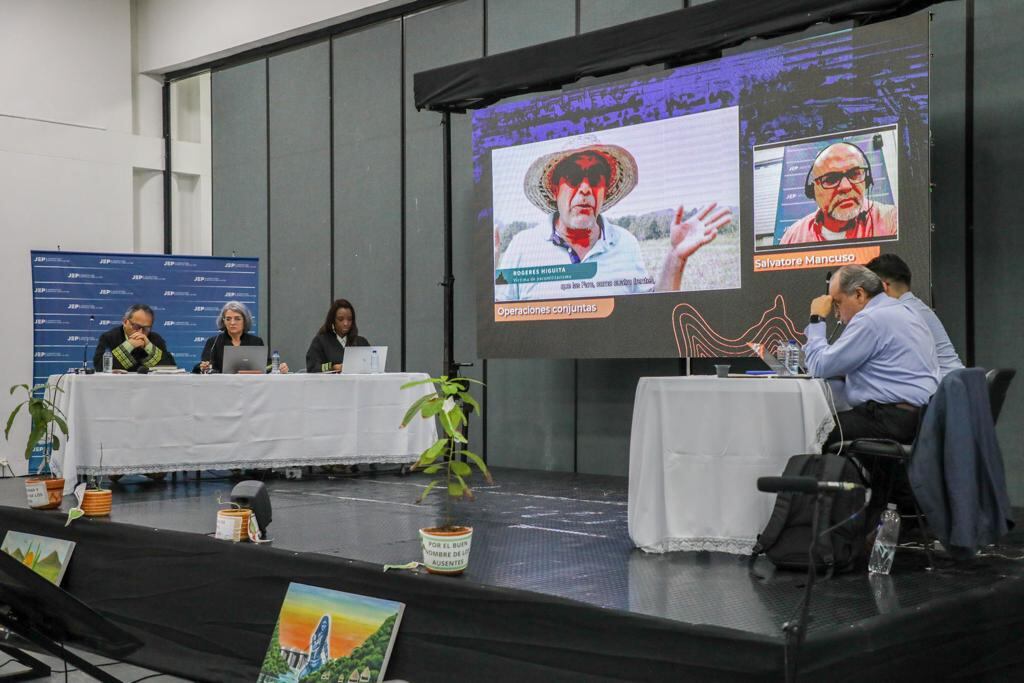 El excomandante paramilitar rinde su declaración ante la JEP.