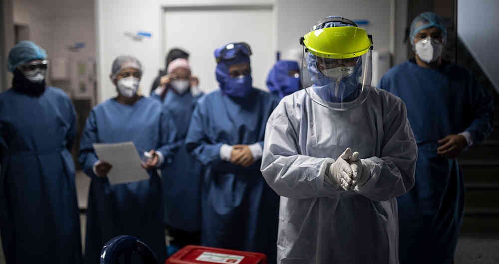 Los trabajadores de la salud están en la primera línea de la batalla contra el virus. En Bogotá 1.735 de ellos se han contagiado. La mayoría han sido mujeres (1.289).