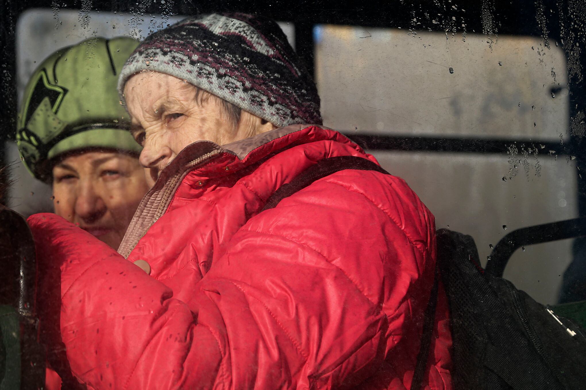 Ucranianas evacuadas en medio de temores de invasión