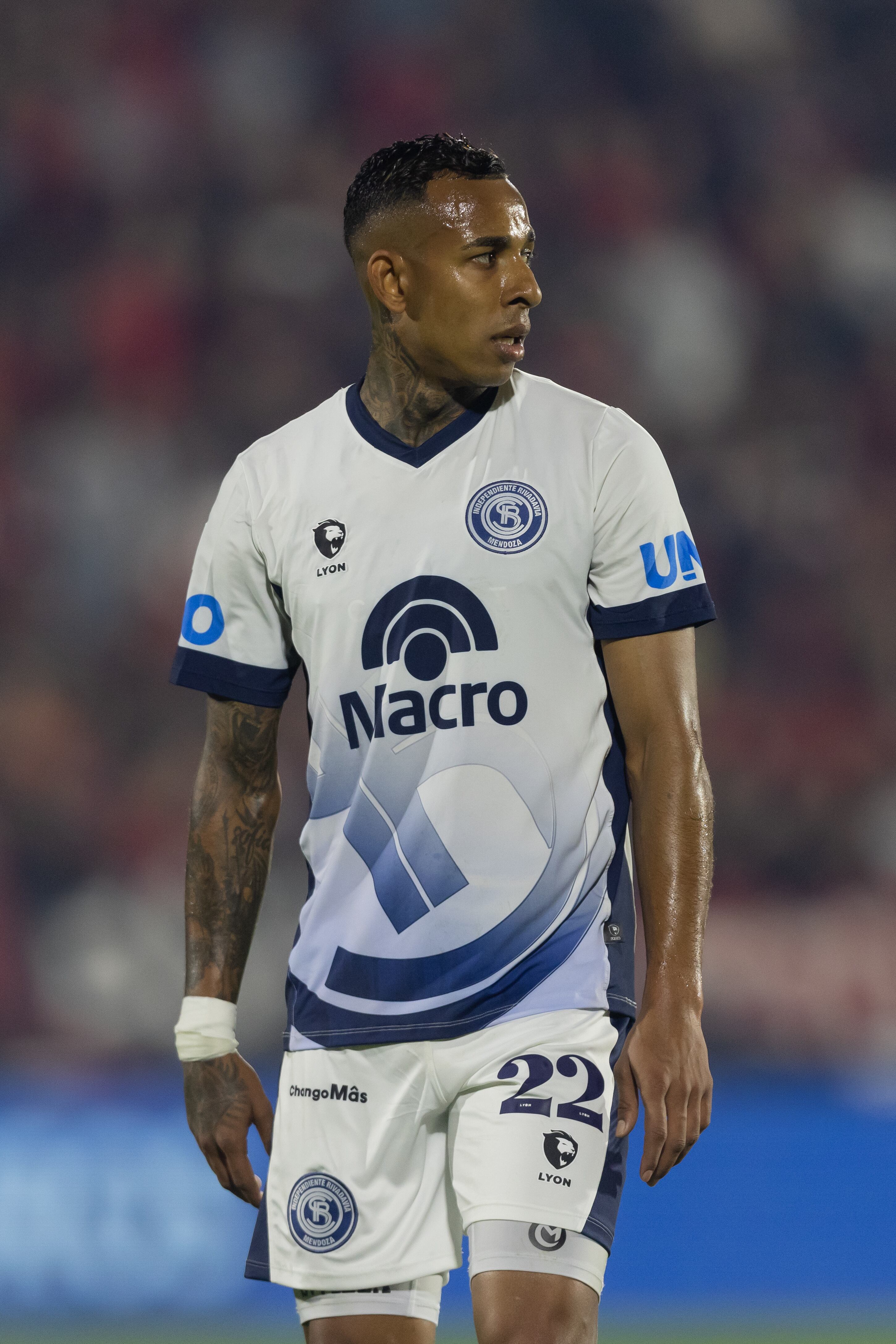 ROSARIO, ARGENTINA - JULY 23: Sebastián Villa of Independiente Rivadavia looks on during the match between Newell's and Independiente Rivadavia as part of the Liga Profesional 2024 on July 23, 2024 in Rosario, Argentina.  (Photo by Mateo Occhi/Getty Images)