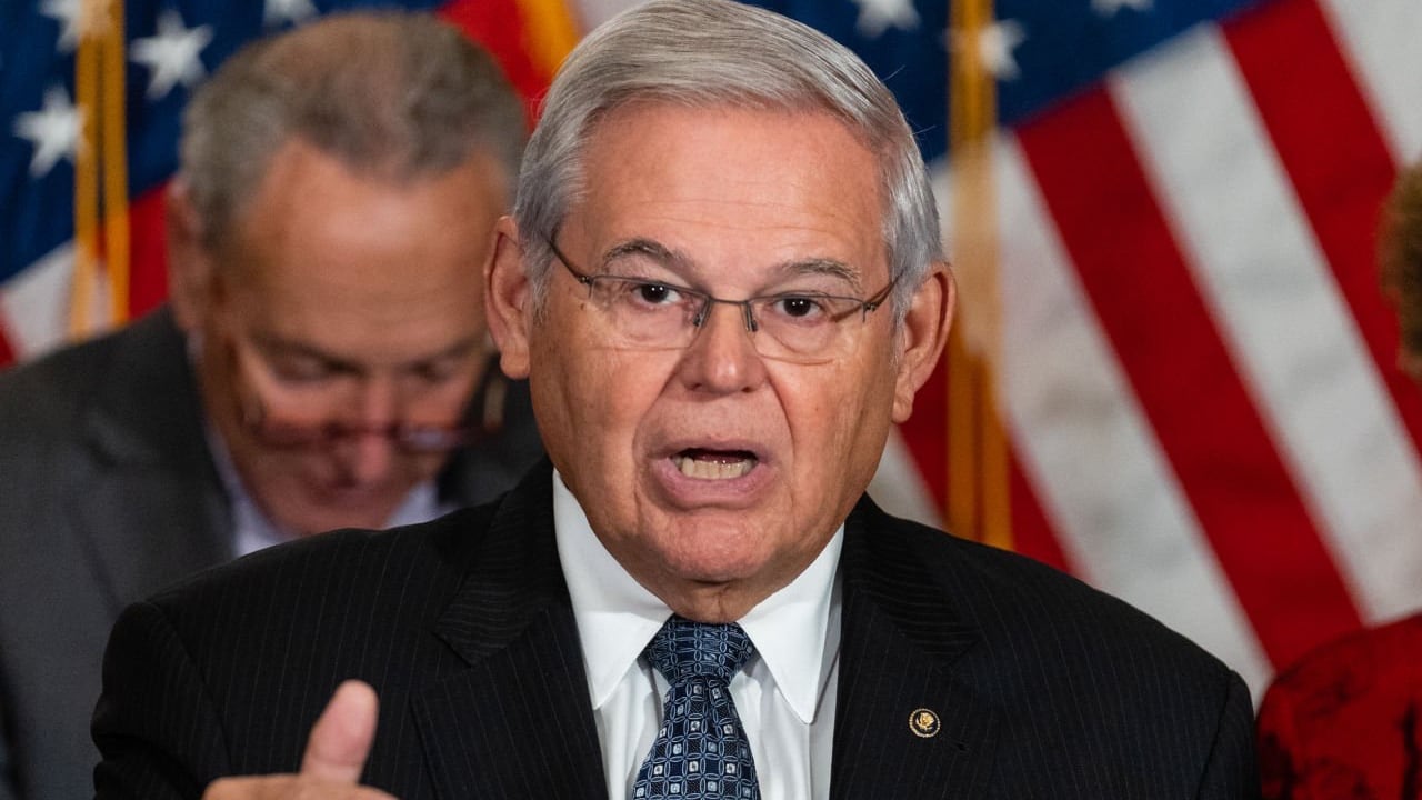 Bob Menendez fue el líder de la delegación de políticos Demócratas que se reunieron con el presidente Gustavo Petro