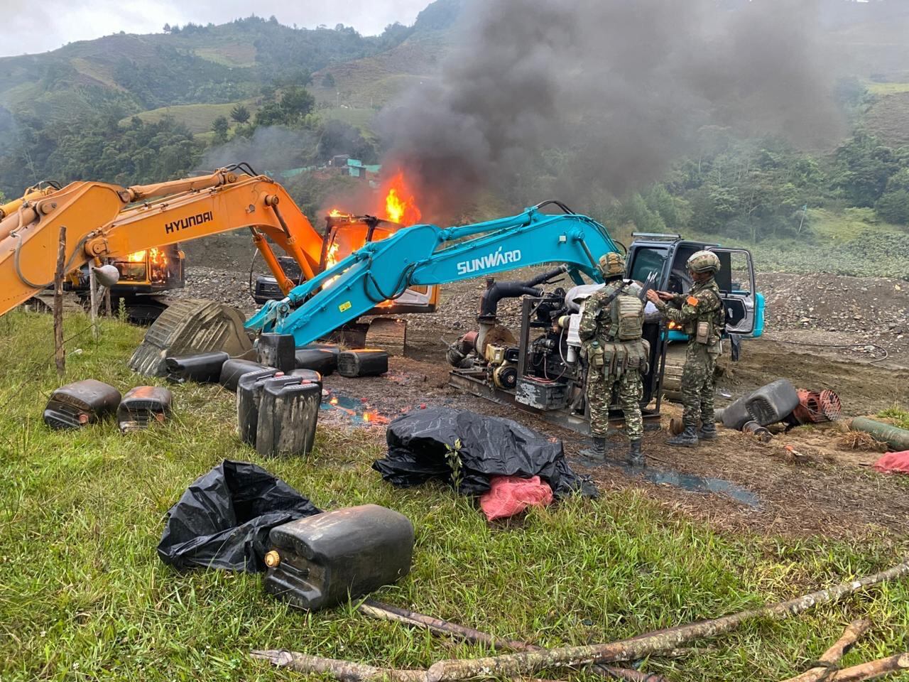 Operativo contra la minería ilegal en el río Pabón, en Urrao, Antioquia.