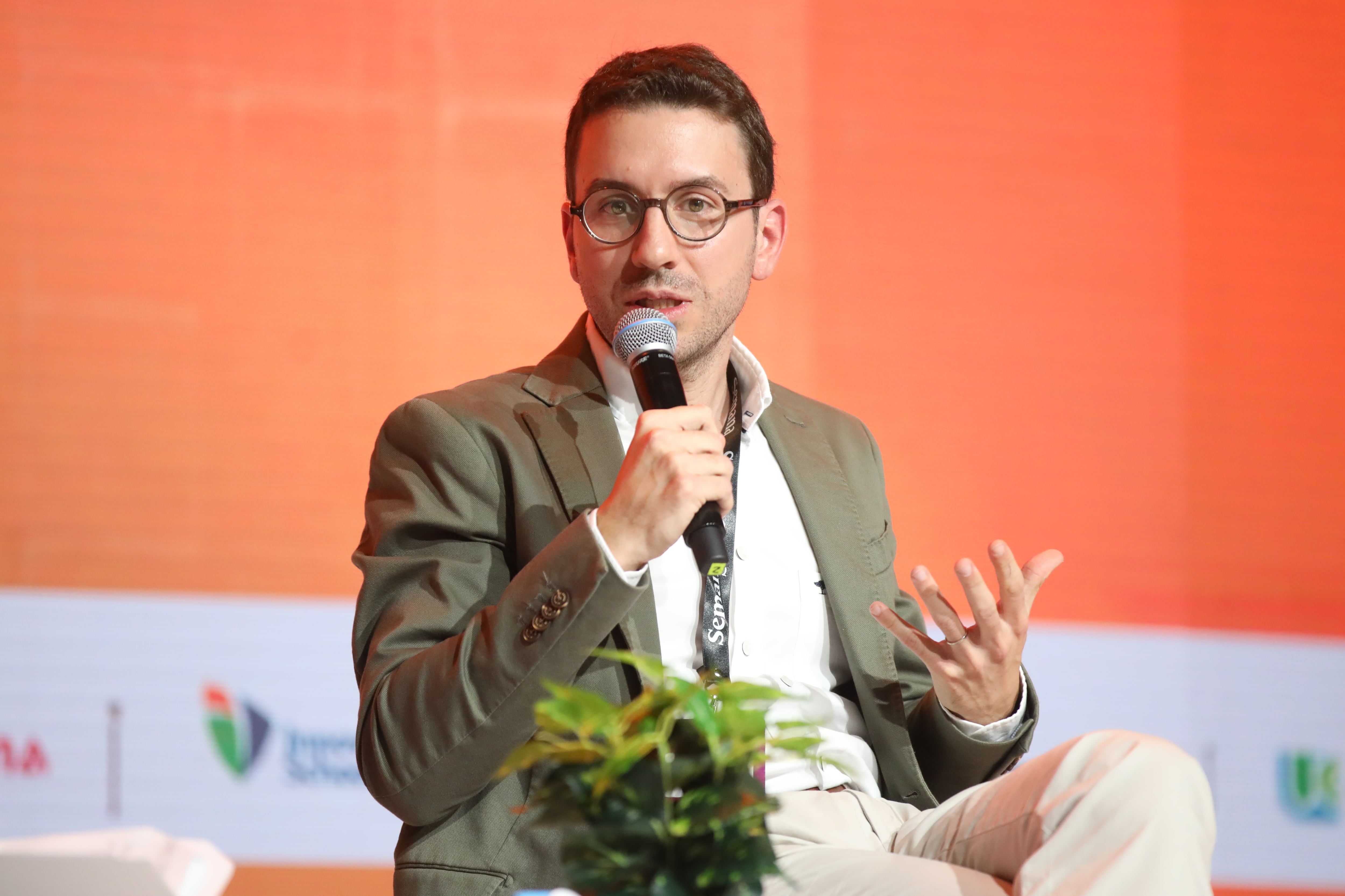 XIII Cumbre de Líderes por la Educación
La generación del cambio
Bogotá 24 septiembre 2026
nuevos mapas del aprendizaje
Ramón Álvarez, general manager latam y cofundador de Innovamat
Jhon Carvajal, Learning Solutions Consultant de Platzi
Cristina Barón Porras, directora ejecutiva Fundación Proinco, representante del programa
ProFuturo en Colombia
Modera: Ricardo Moreno Patiño, exviceministro de Educación Superior