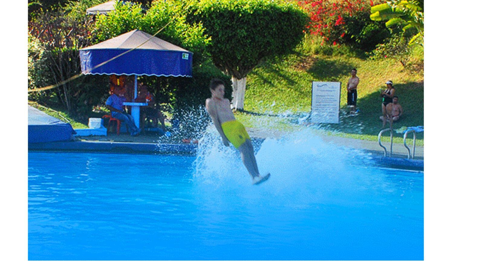 ¿Cuánto cuesta la entrada al Acuaparque de la Caña, en Cali, y en qué horarios se puede visitar?