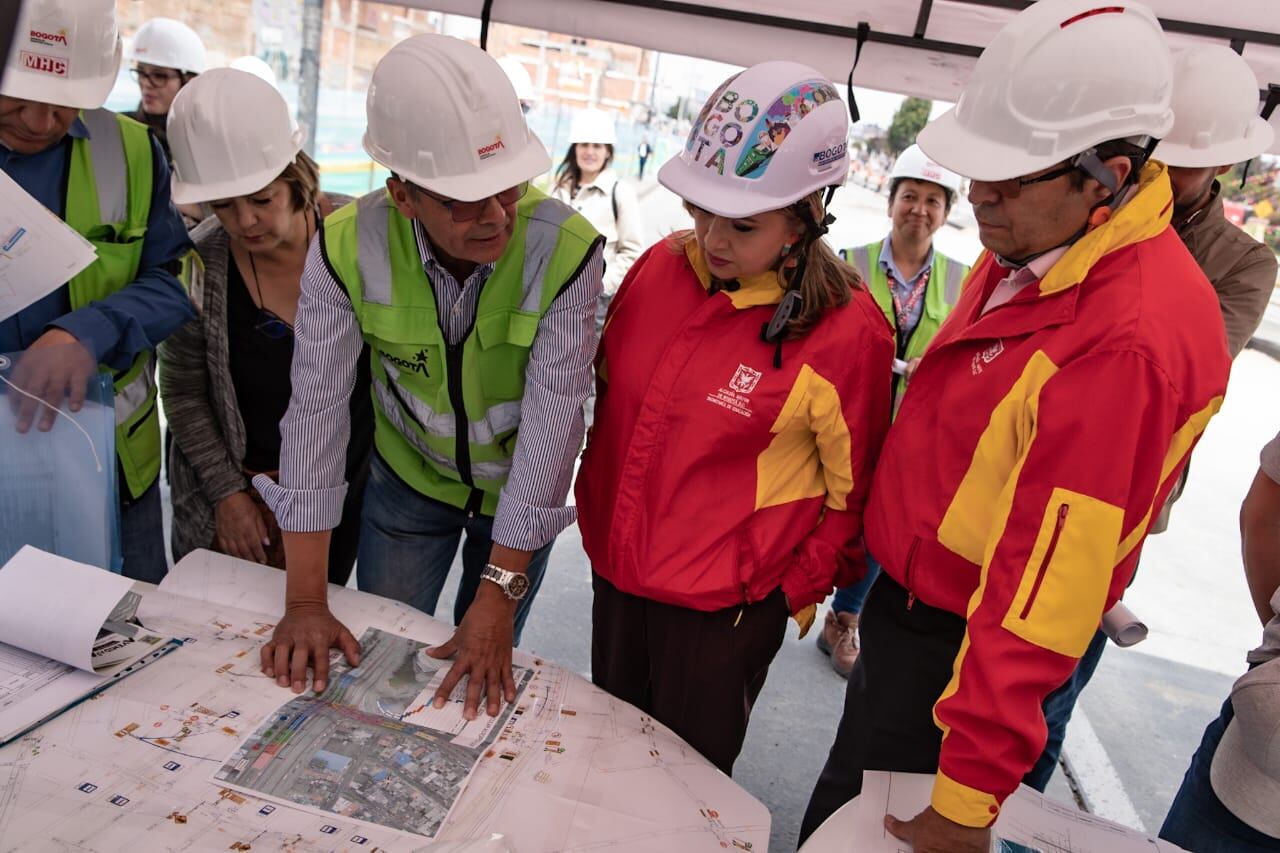 Alcaldesa encargada Edna Bonilla visitando las obras.