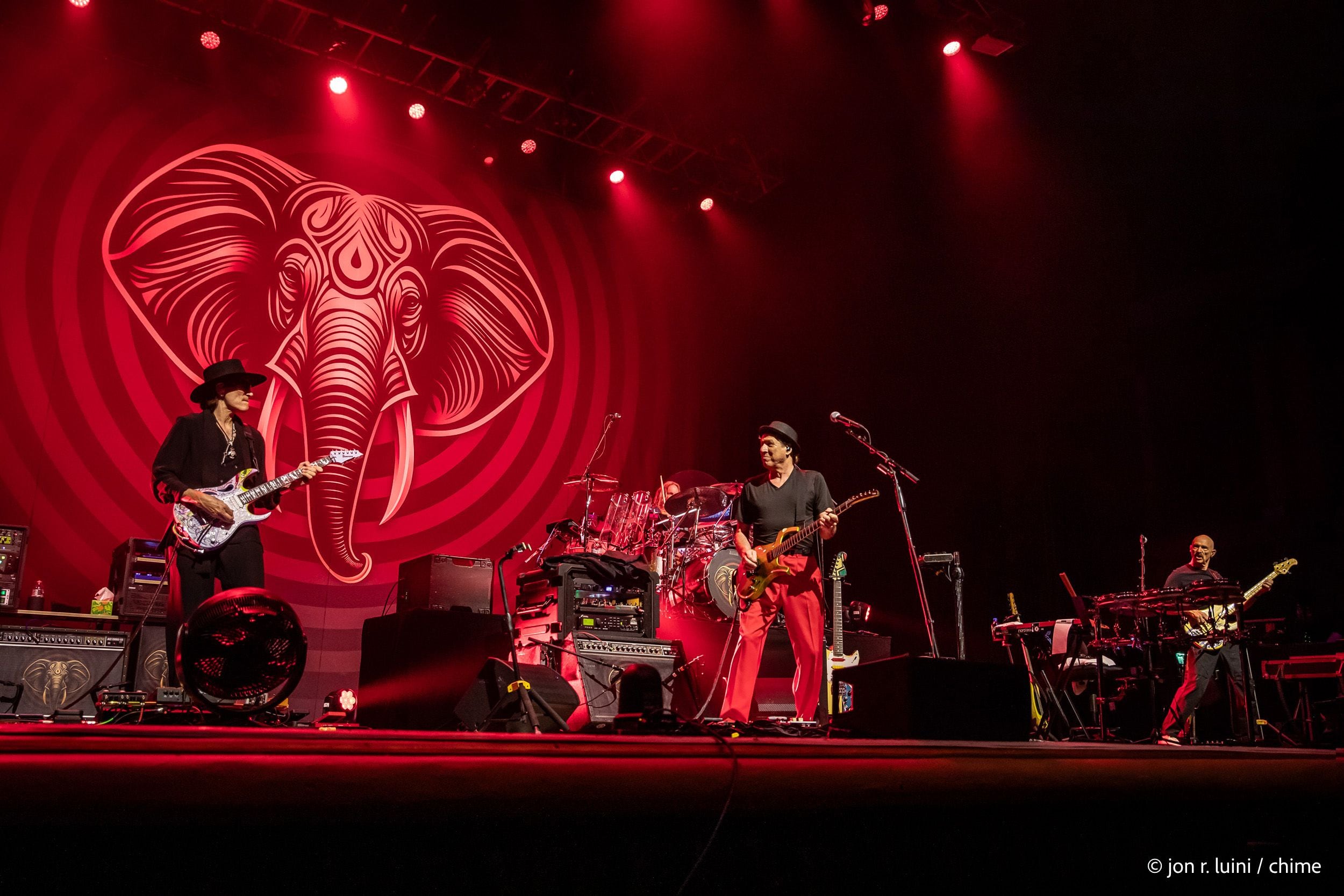 Hombres trabajando...