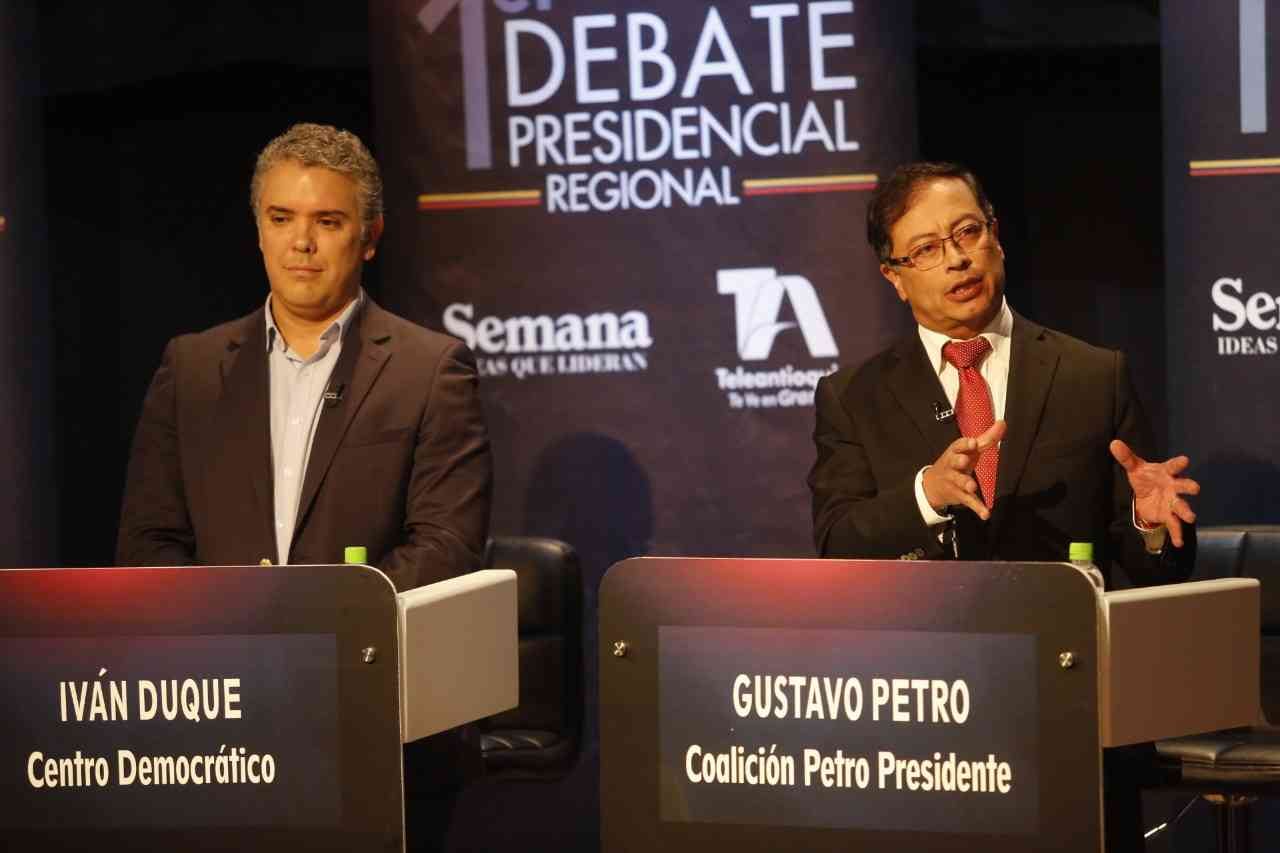 En dicha jornada electoral, pasaron Iván Duque y Gustavo Petro a la segunda vuelta presidencial, en donde el candidato del Centro Democrático terminó ganando la carrera.