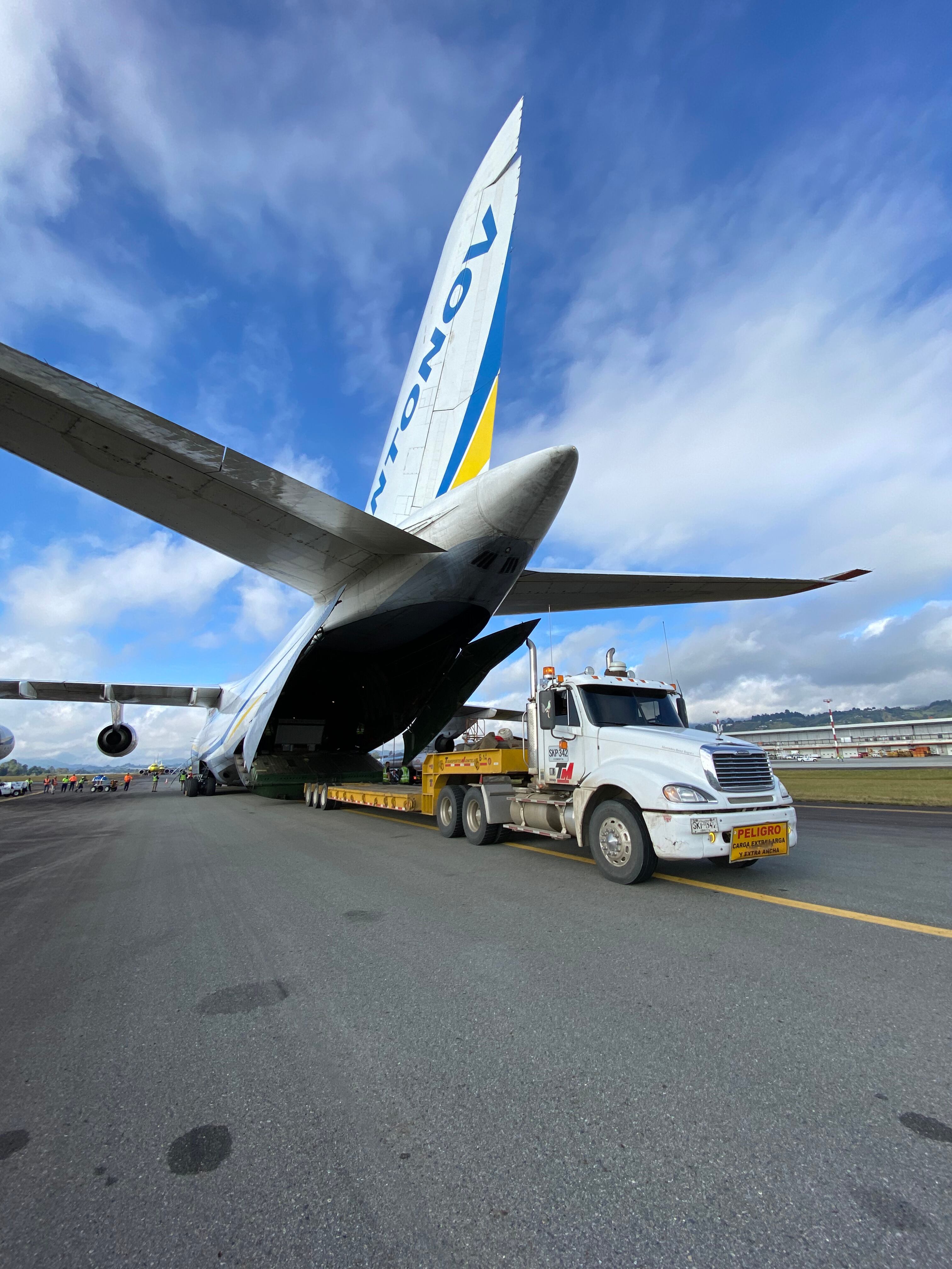 La compuerta llegó desde Zagreb, la capital de Croacia, a bordo de un
avión Antonov-124