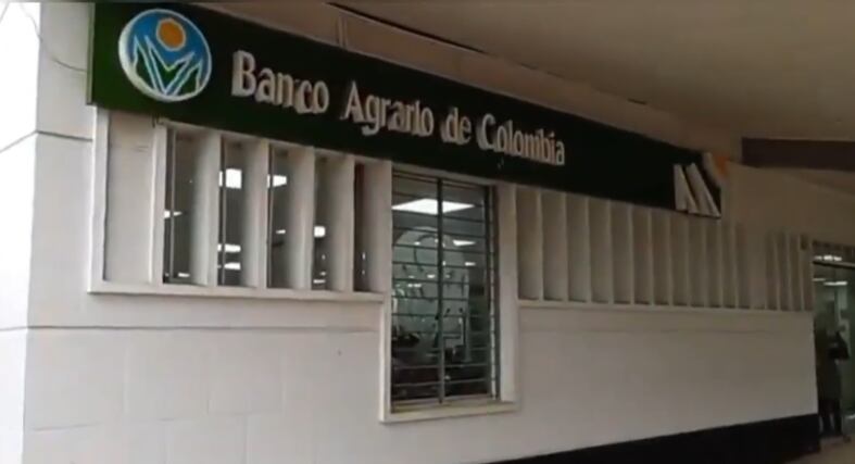 En la misma cuadra se encuentra ubicada la estación de Policía.