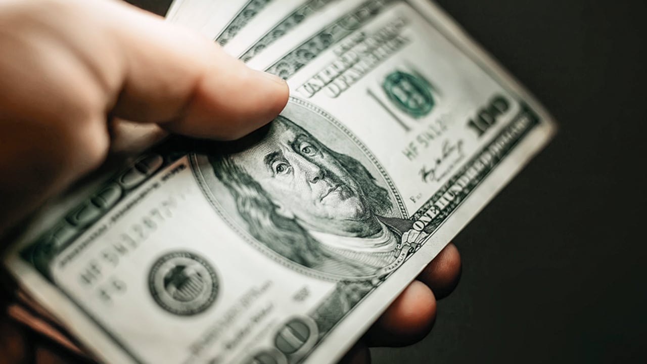 En estos momentos el dólar se cotiza 4.912 pesos en Colombia.