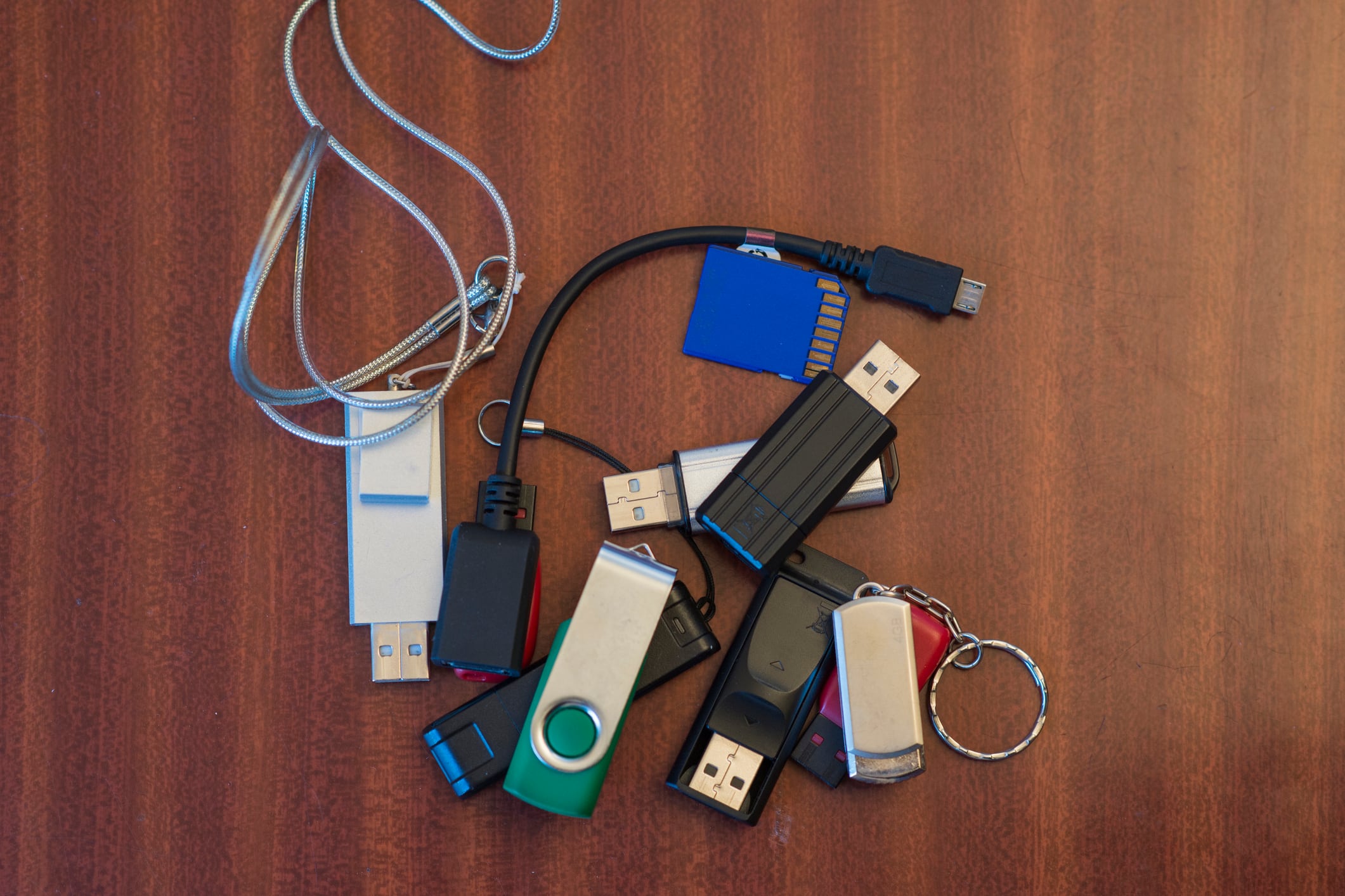 Tras una compra fallida de 12 memorias USB, un desarrollador diseñó un software antifraude.