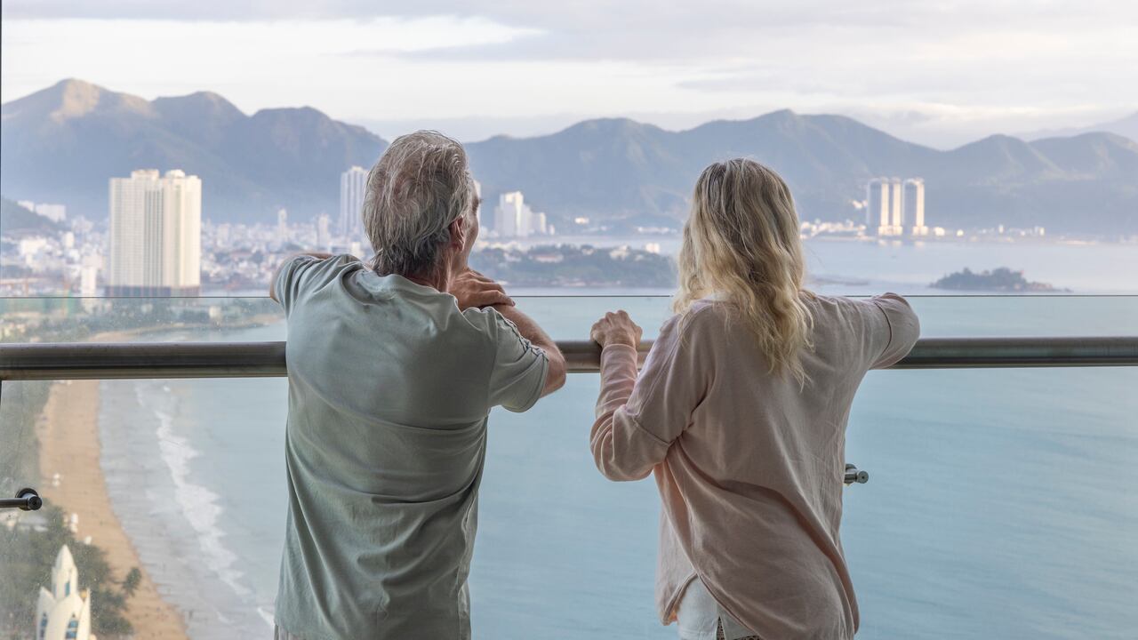 Una pareja decidió recorrer el mundo y gastarse su pensión en ese plan.