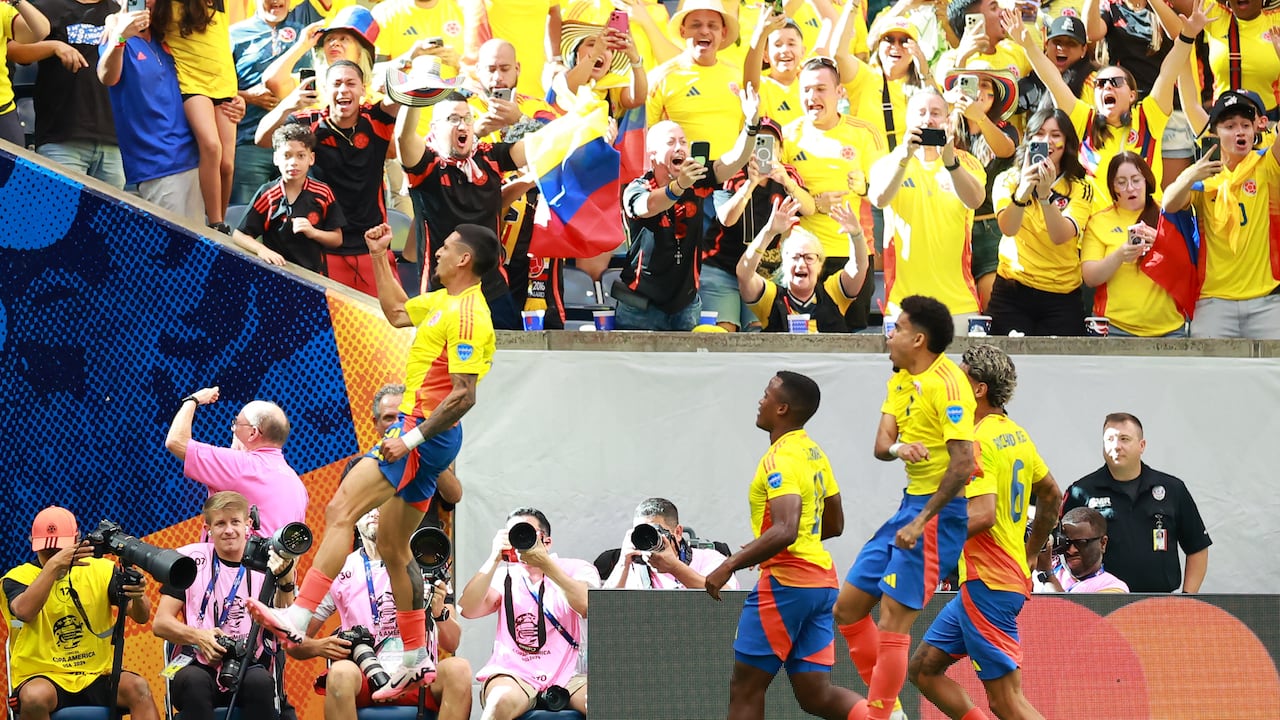HOUSTON, TEXAS - JUNE 24: Daniel Mu�oz of Colombia celebrates after scoring the team's first goal during the CONMEBOL Copa America 2024 Group D match between Colombia and Paraguay at NRG Stadium on June 24, 2024 in Houston, Texas. Hector Vivas/Getty Images/AFP (Photo by Hector Vivas / GETTY IMAGES NORTH AMERICA / Getty Images via AFP)