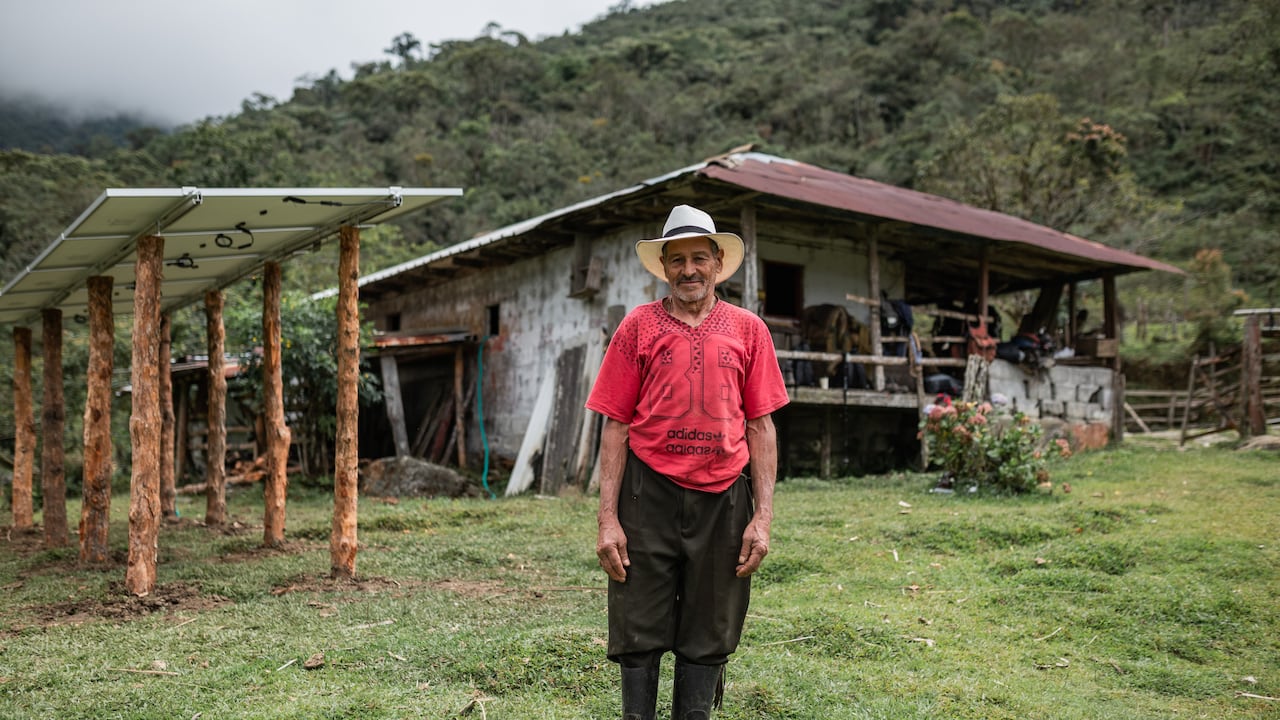 Aldemar Orozco es uno de los guardabosques del Bosque Tosh.