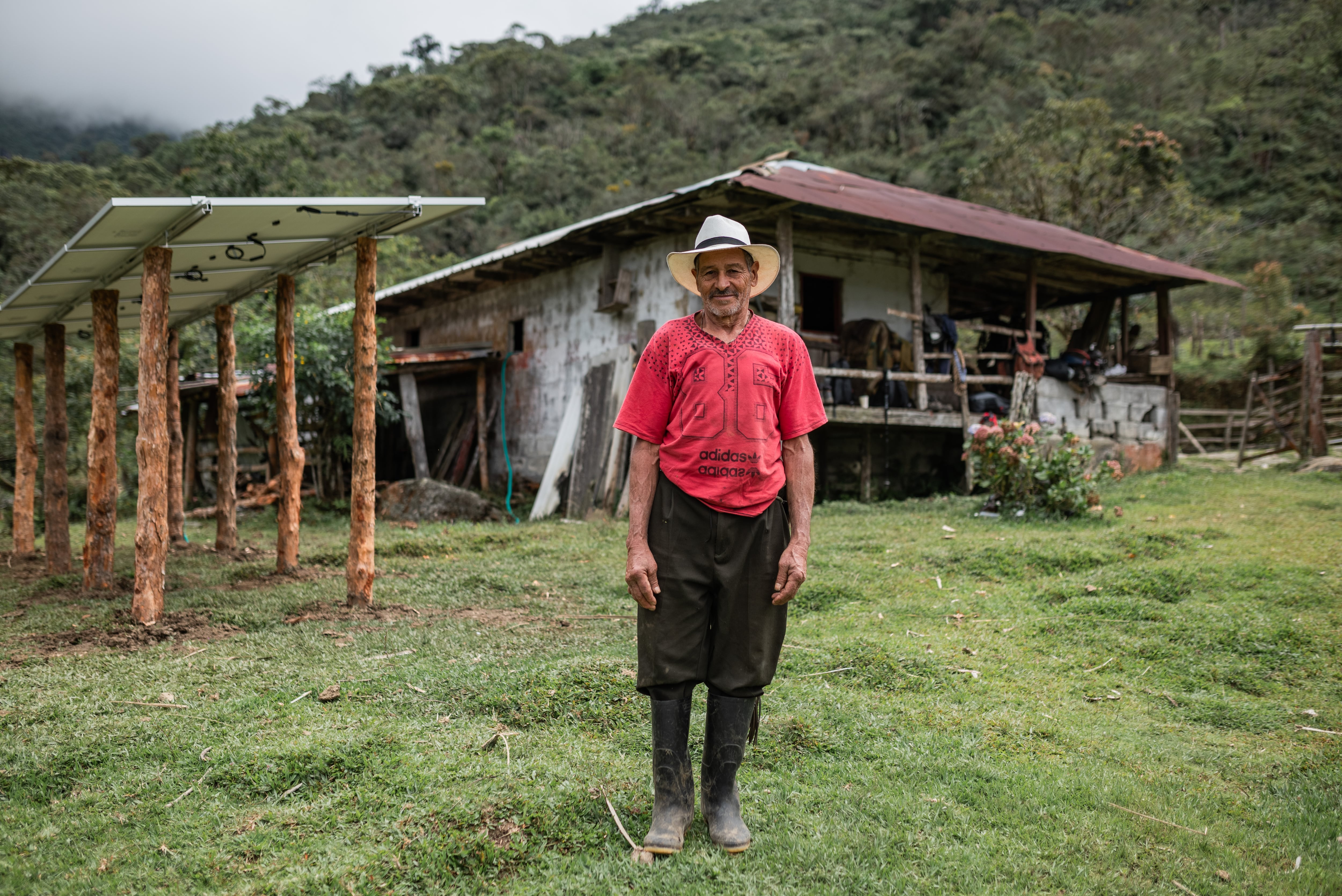 Aldemar Orozco es uno de los guardabosques del Bosque Tosh.