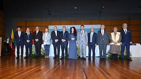 La inauguración de la Feria Internacional del Libro de Bogotá, el pasado 21 de abril, fue presidida por 12 hombres y una mujer, un hecho que causó indignación en el sector. Foto: FilBo