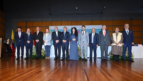La inauguración de la Feria Internacional del Libro de Bogotá, el pasado 21 de abril, fue presidida por 12 hombres y una mujer, un hecho que causó indignación en el sector. Foto: FilBo