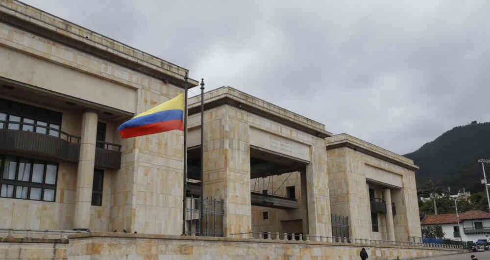 La Corte Constitucional advirtió que puede suspender leyes vigentes.