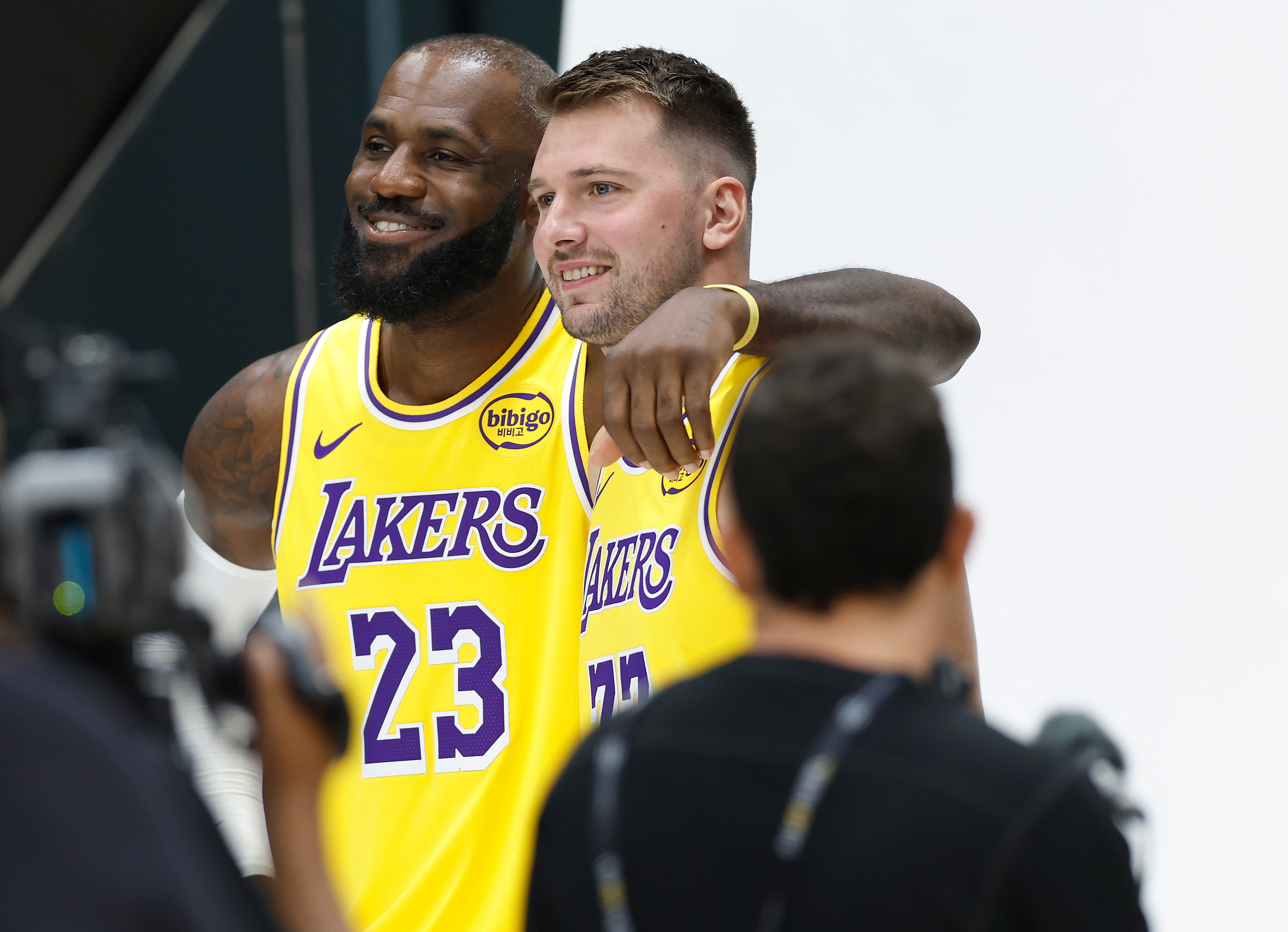 EL SEGUNDO, CALIFORNIA - SEPTEMBER 29: LeBron James #23 of the Los Angeles Lakers and Luka Doncic #77 pose for photos during Los Angeles Lakers Media Day at UCLA Health Training Center on September 29, 2025 in El Segundo, California. NOTE TO USER: User expressly acknowledges and agrees that, by downloading and or using this photograph, User is consenting to the terms and conditions of the Getty Images License Agreement. (Photo by Ronald Martinez/Getty Images)
