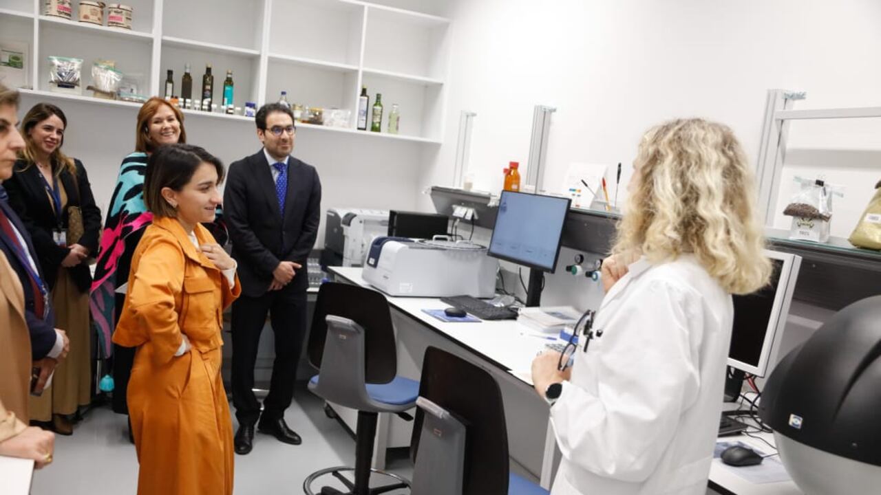 Laura Sarabia estuvo en la OEIA.