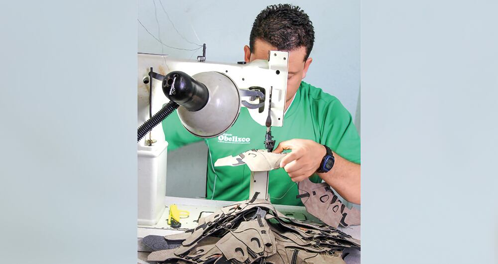 Trabajador textil en Bogotá.