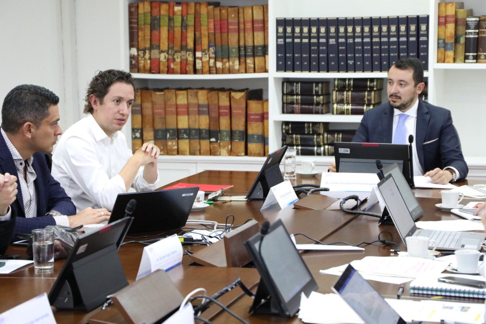 El secretario de Gobierno, Felipe Jiménez, y el personero de Bogotá, Julián Pinilla.