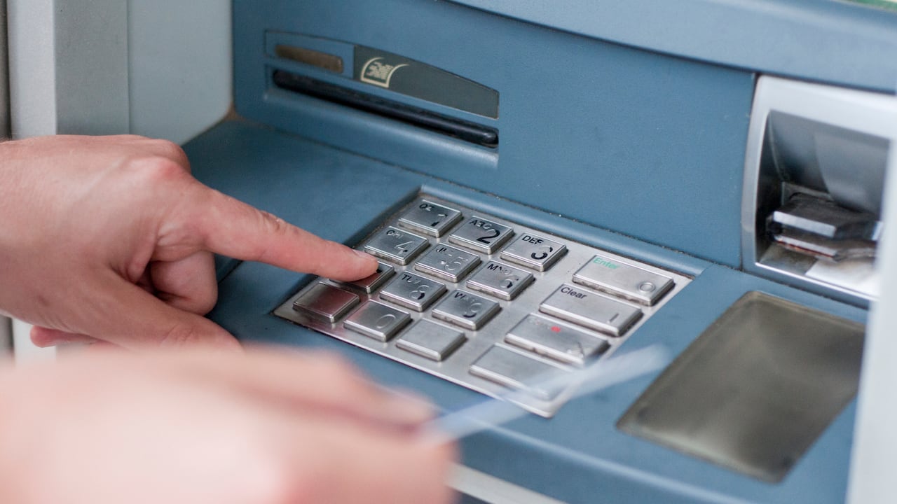 Muchos bancos asignan claves por defecto que los usuarios no cambian a tiempo.