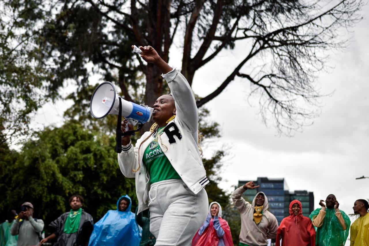 En la sede de la Agencia Nacional de Tierras se registraron bloqueos protagonizados por comunidades afrodescendientes durante el desarrollo de una jornada de protesta.