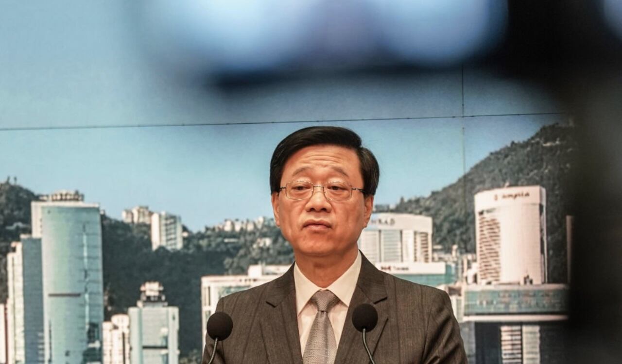 John Lee dijo que respaldaba la acción policial y el ofrecimiento de recompensas e instó a los activistas a entregarse.