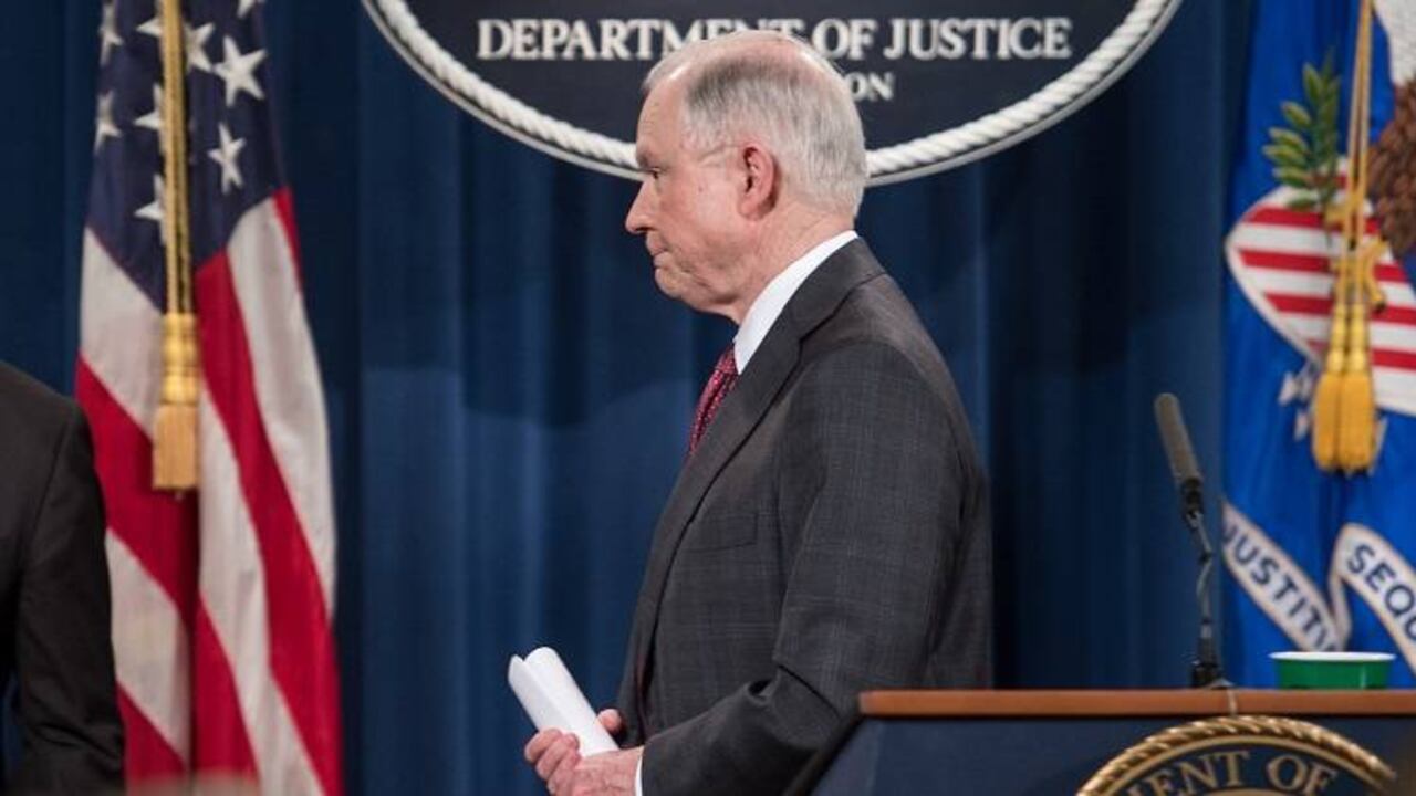 Sessions, es uno de los primeros aliados de Trump en Washington y impulsor de su dura política migratoria.