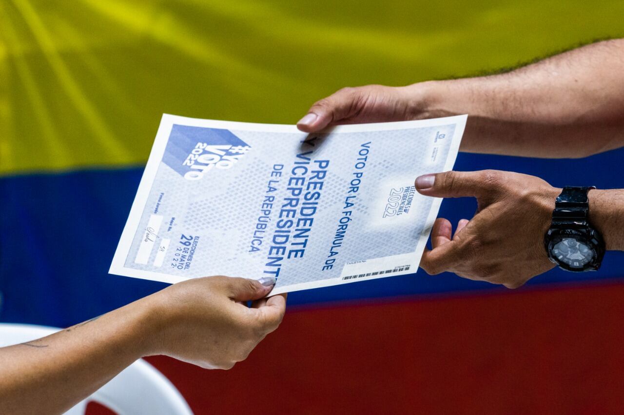 Votaciones Medellin urnas, votos gente