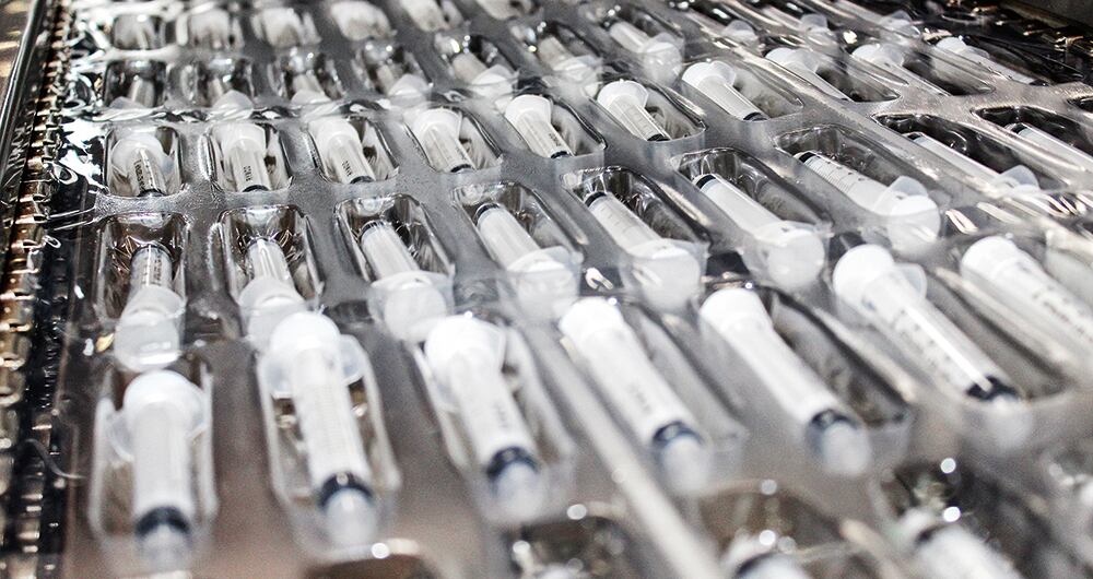  La planta de Rymco Medical, perteneciente al Grupo Procaps, emplea a unas 400 personas en Barranquilla. Las jeringas producidas allí cuentan con todas las certificaciones de manufactura para este tipo de dispositivos médicos.  